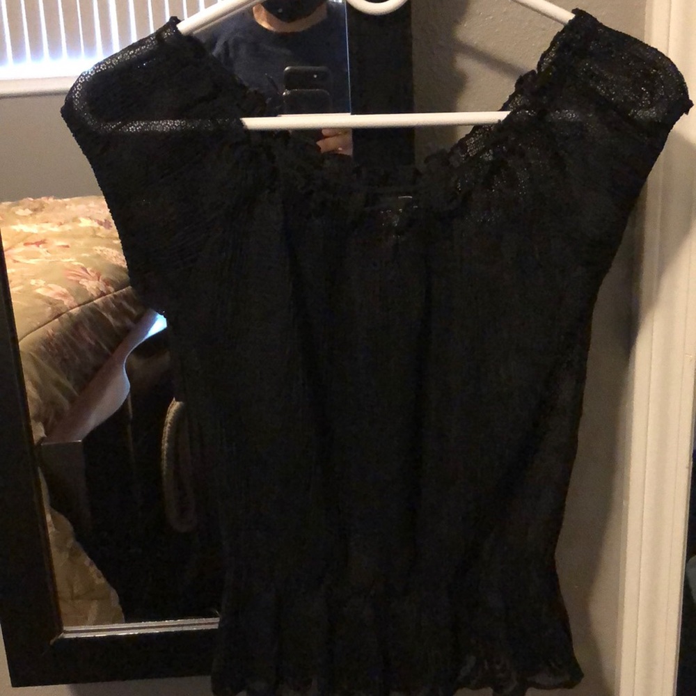 Gorgeous black top. Elastic on waist. Wear below shoulders or over shoulders.